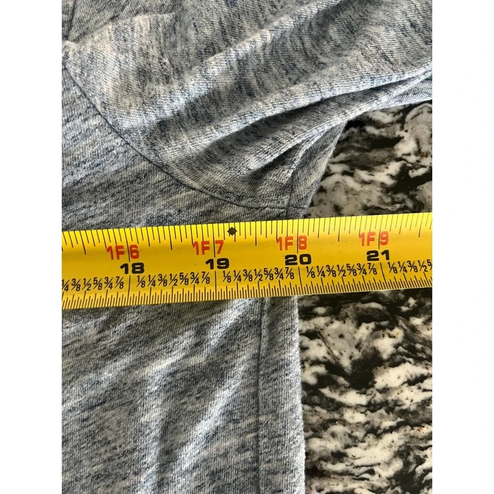 Banana Republic Henley Shirt Mens Medium Heather Gray Moisture Wicking Authentic